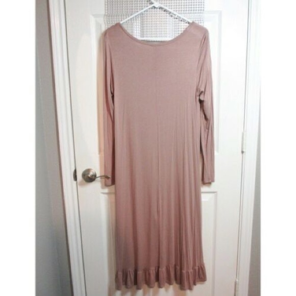 Forever 21 • Woman's Blush High-Low Long Sleeve Dress with Ruffle Hem - Picture 2 of 5